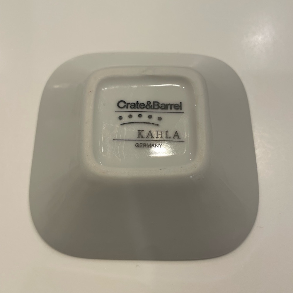 Crate & Barrel Kahla White small saucer
Quartet